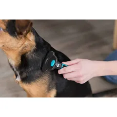 Trixie Carding Groomer šukos apatiniam kailiui šunims ir katėms prižiūrėti, 7×15 cm — 2 nuotrauka
