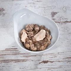 WILDES LAND Ragout konservai katėms su vištiena, medetkomis ir lašišų aliejumi 180 g — 3 nuotrauka