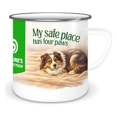 Emaliuotas puodelis su šuns iliustracija „My Safe Place Has Four Paws“, 350 ml