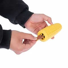 TIAKI skanėstų žaislas Kukurūzo burbuolė, apie Ø 5 x L 14,5 cm — 5 nuotrauka