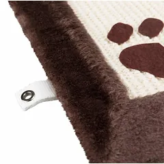 Trixie Scratching Mat With Plush Border nagų draskyklė katėms, horizontali, su pliušiniu apvadu ir žaisliuku, 70×45 cm, tamsiai ruda — 2 nuotrauka