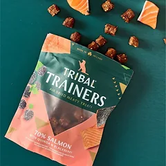 Lašišos ir gervuogių skanėstai dresūrai šunims – Salmon & Blackberry Trainers, 80 g – Tribal — 2 nuotrauka